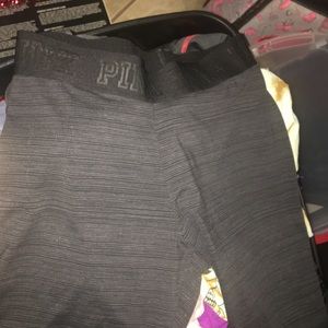 PINK Ultimate Capri Leggings